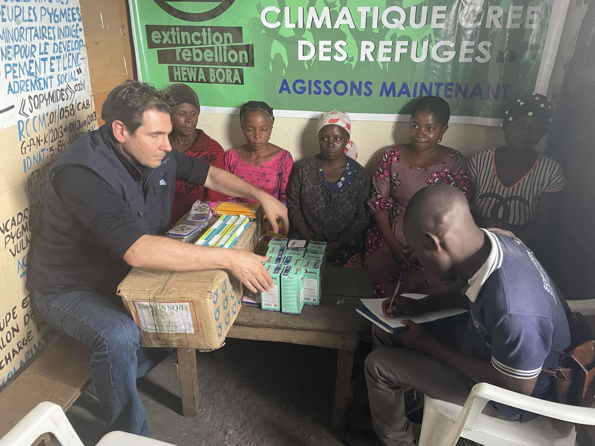 Don de kits d’éducations aux communautées pymées à Goma – RD Congo – 2021