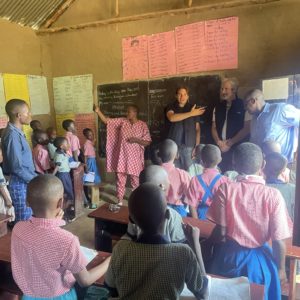 Don de kits d’éducation – Ecole du camps de réfugiés de Nakivale, Ouganda